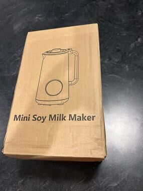 Mini Soy Milk Maker Portable Soybean Plant Milk Machine Beige Cream Open Box